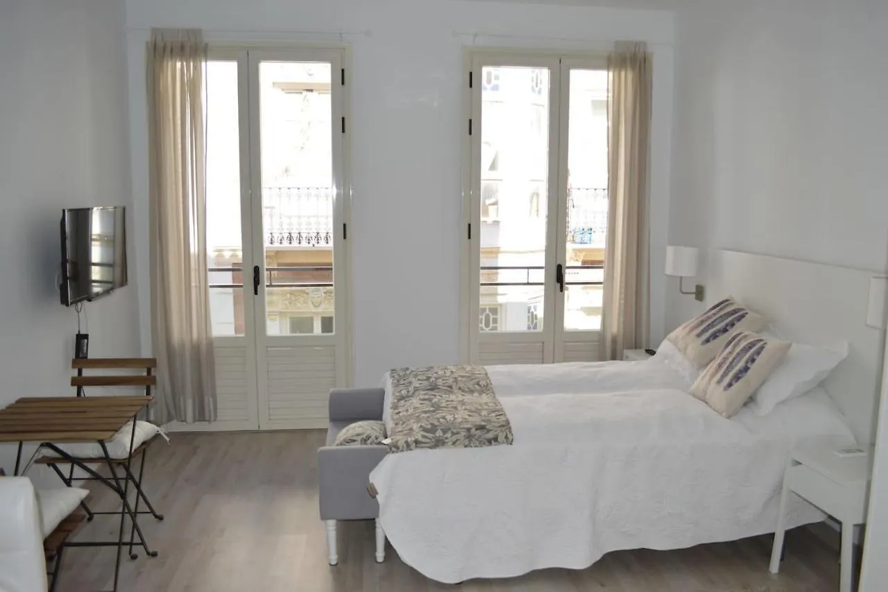 Modern Studio Flat Close To Plaza Merced location